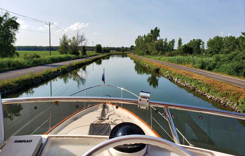 Take This Scenic Boat Tour In Arkansas For An Unforgettable Adventure